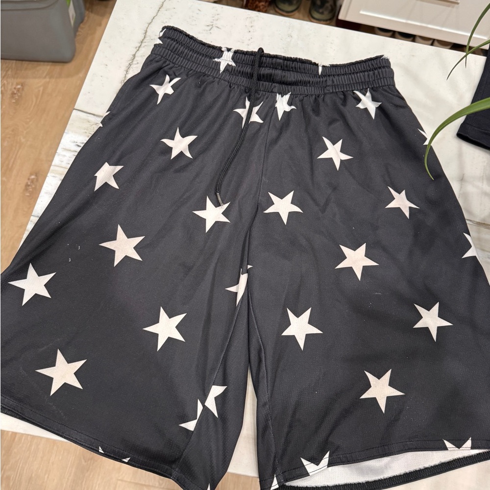 Men’s gym shorts, medium
